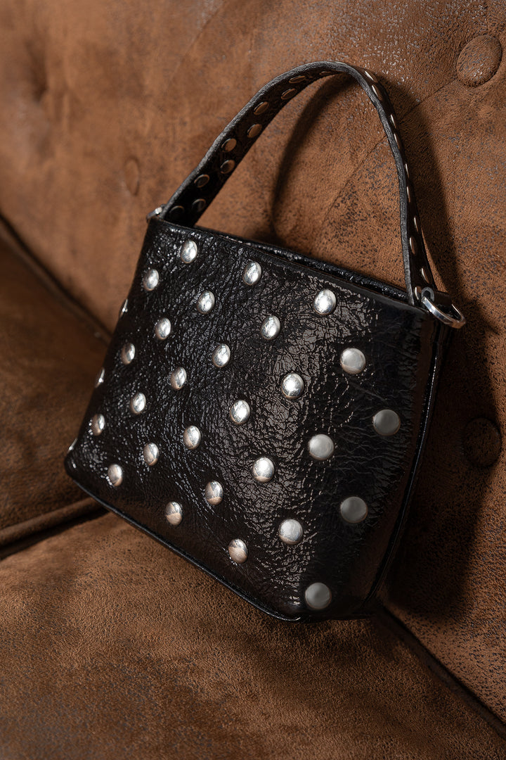 BOLSO PIEL CUBO TACHAS