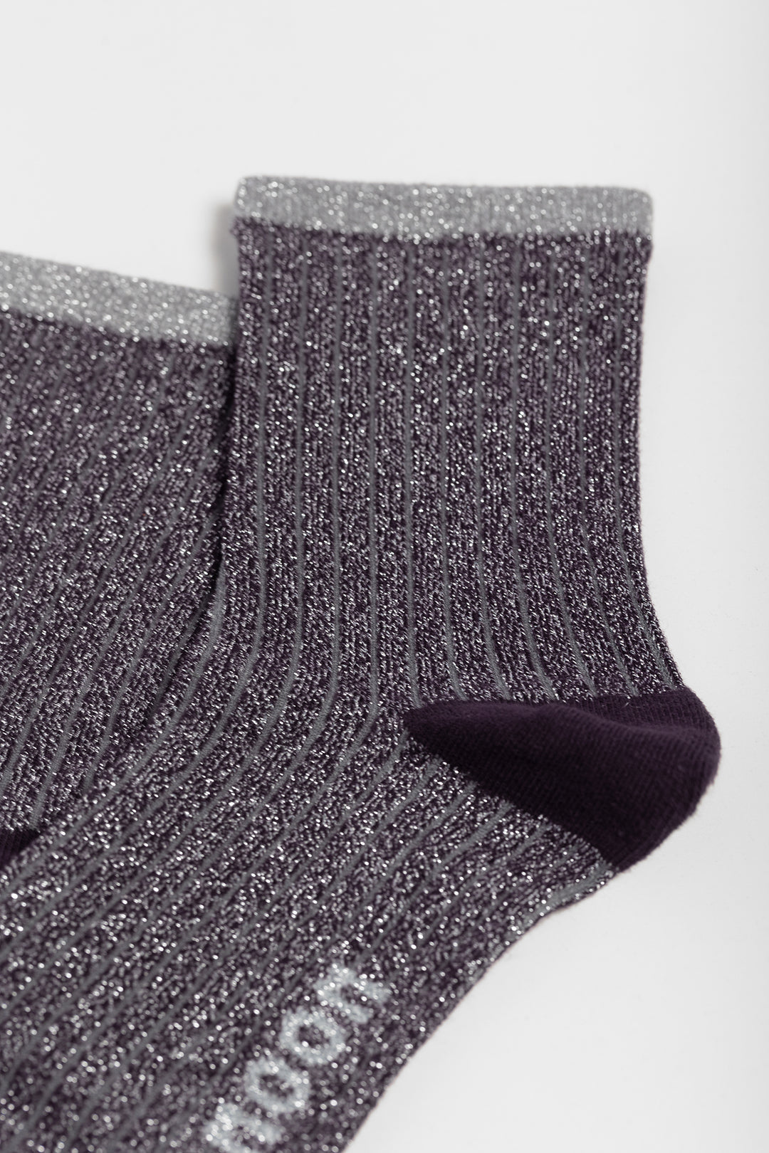 STRIPED SHIMMER SOCKS