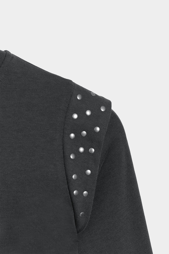 CAMISETA HOMBRO TACHAS