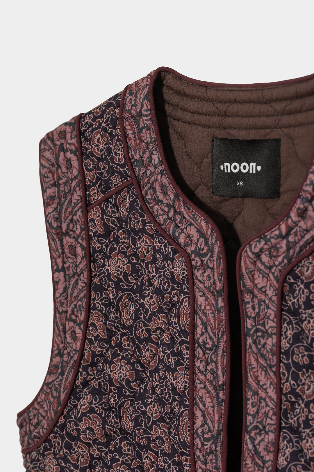 CHALECO ENGUATADO ESTAMPADO