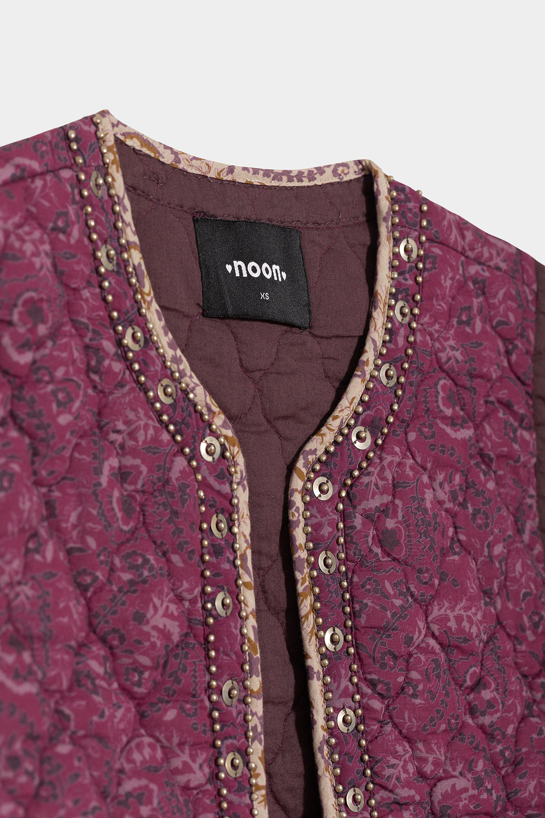 CHALECO ENGUATADO ESTAMPADO TACHAS