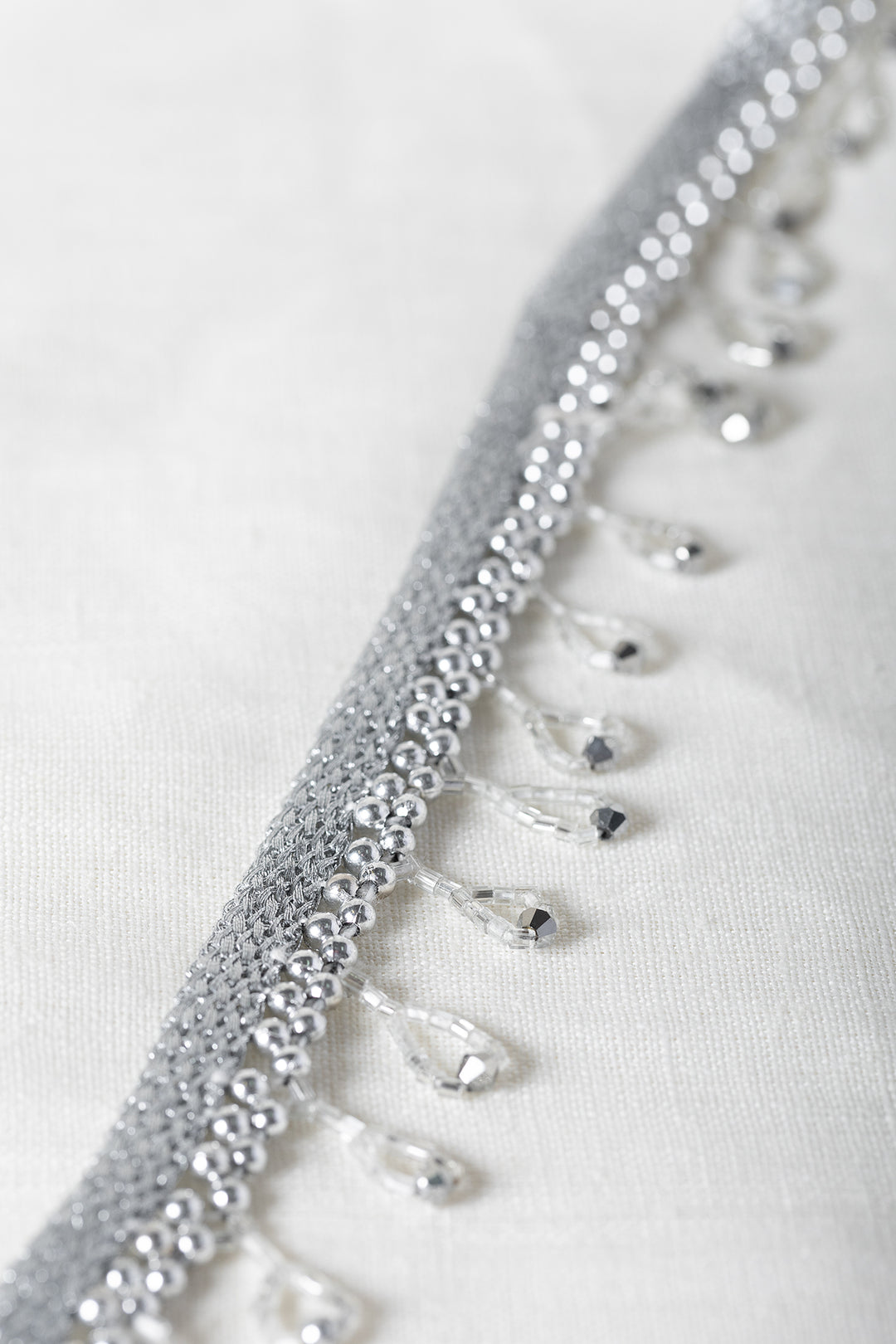 COLLAR CORBATERO BOLITAS