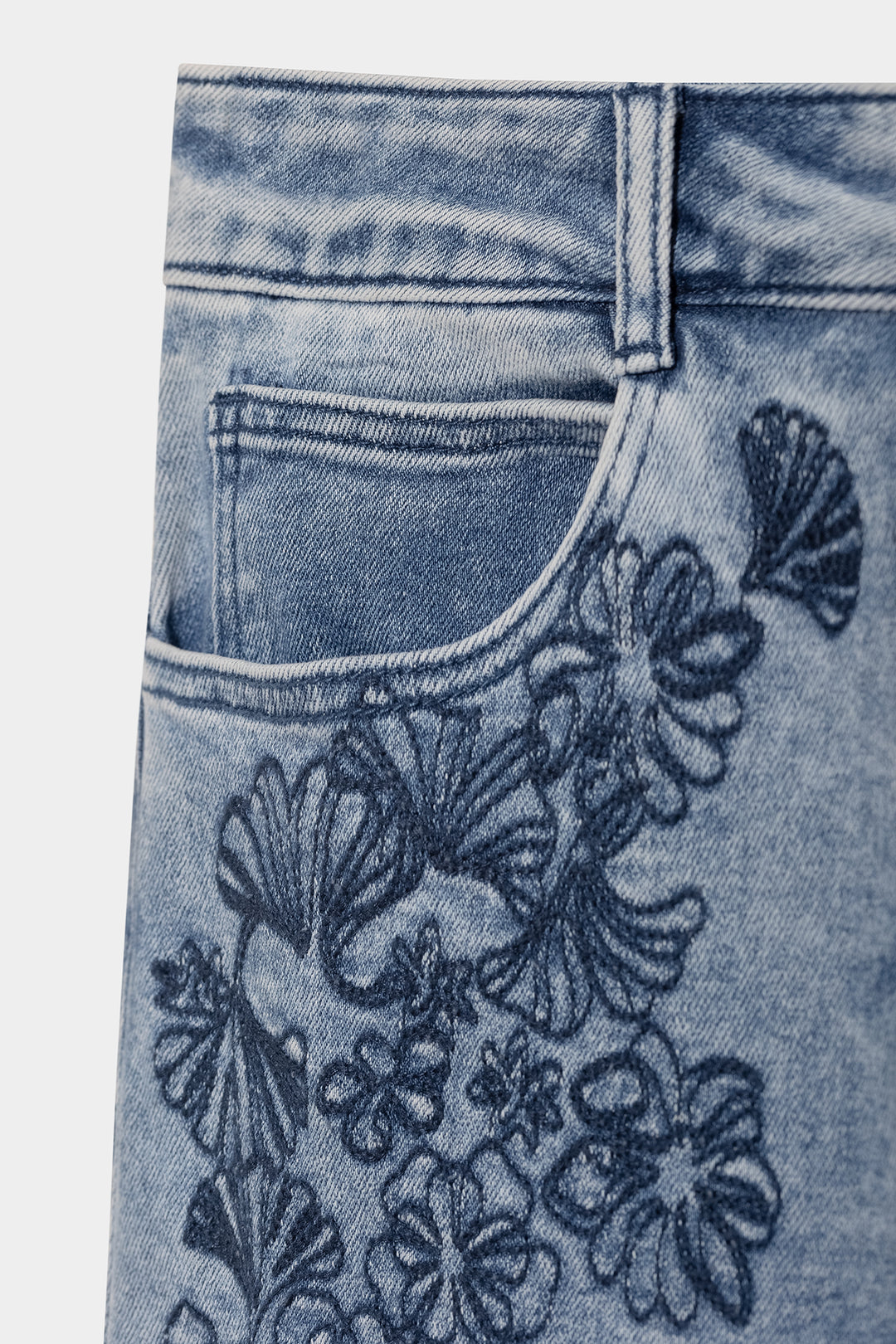 JEANS BORDADOS FLORES