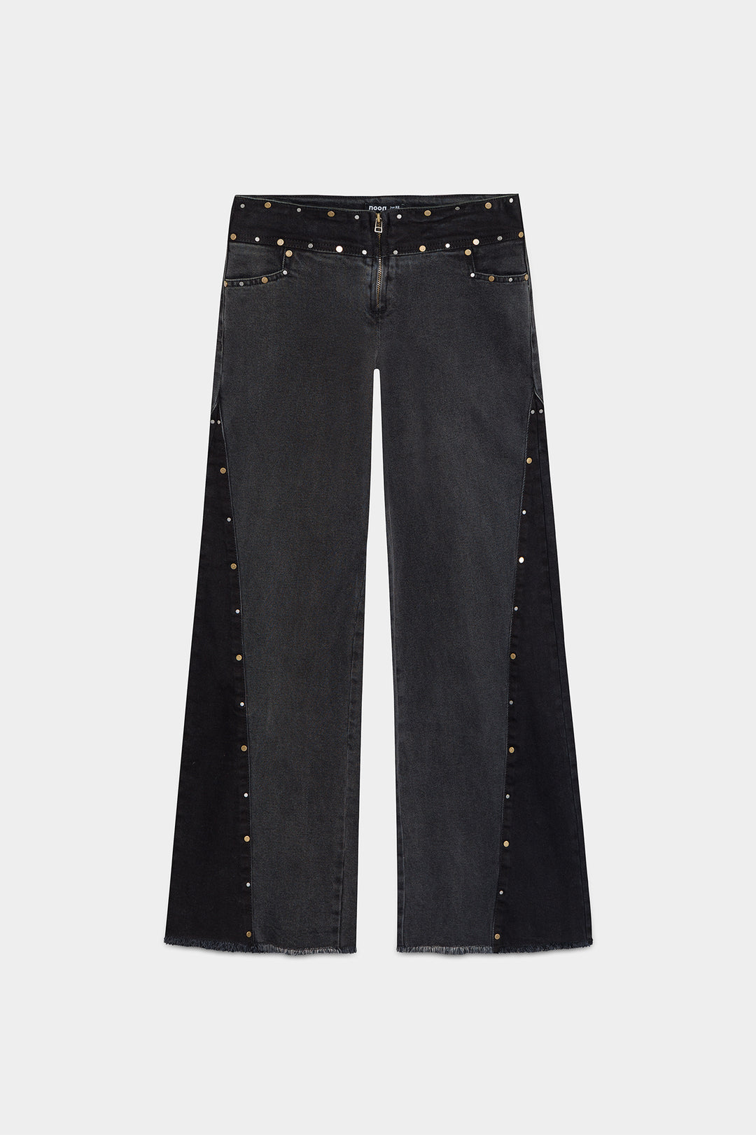JEANS CORTES TACHUELAS