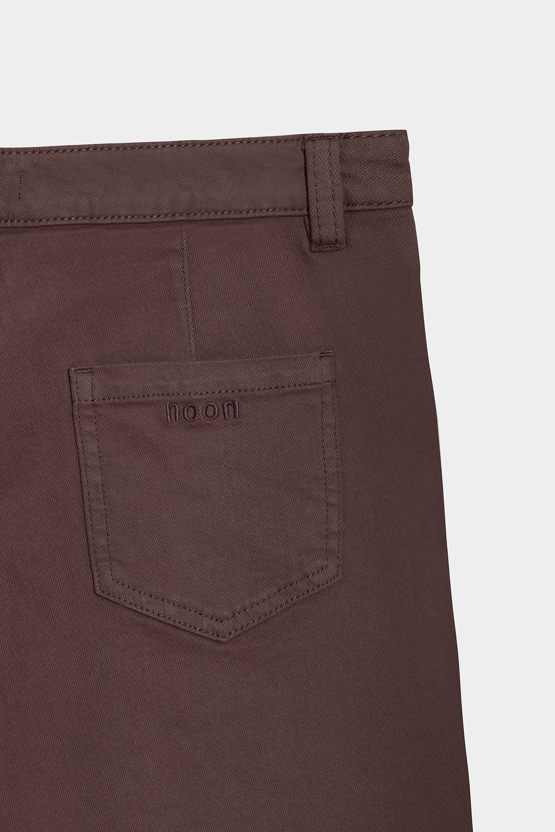 JEANS COSTURA DESFLECADA BAJO VUELTO