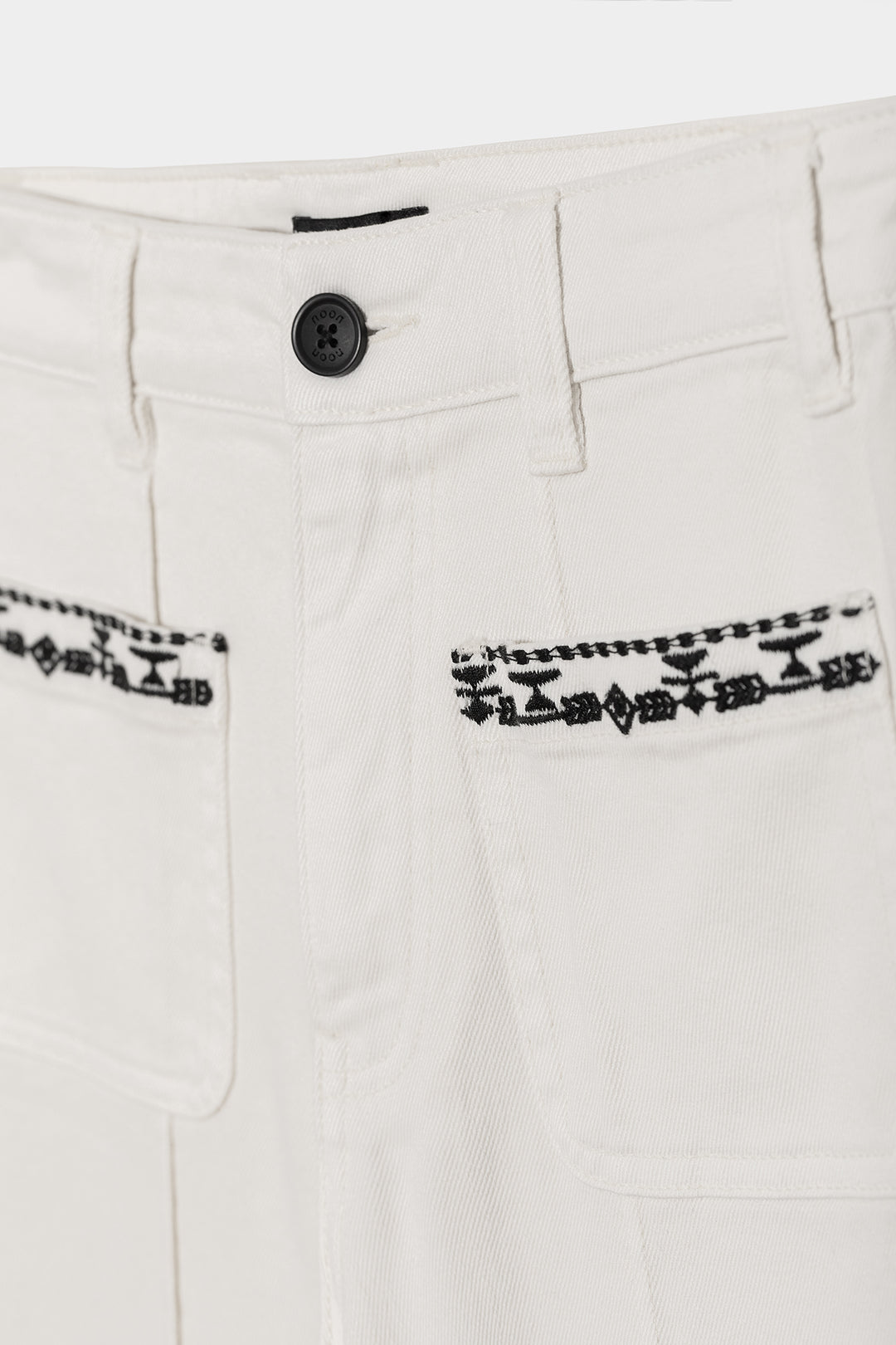 JEANS BORDADO CONTRASTE