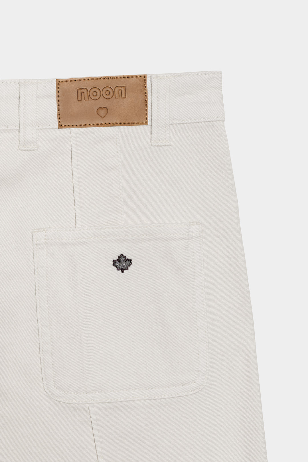 JEANS BORDADO CONTRASTE