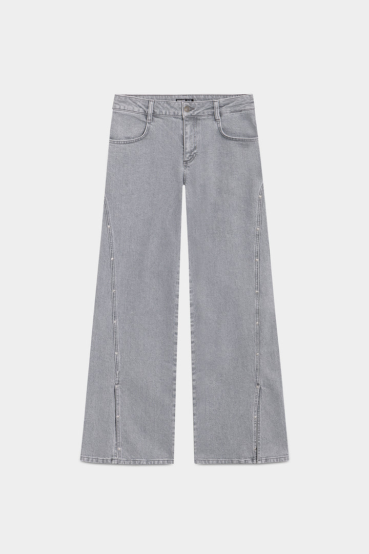 WIDE-LEG JEANS WITH STITCHING AND STUDS