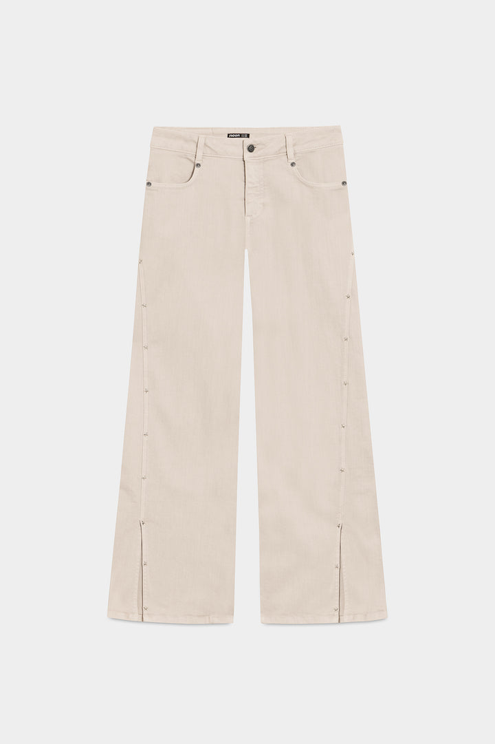 WIDE-LEG JEANS WITH STITCHING AND STUDS
