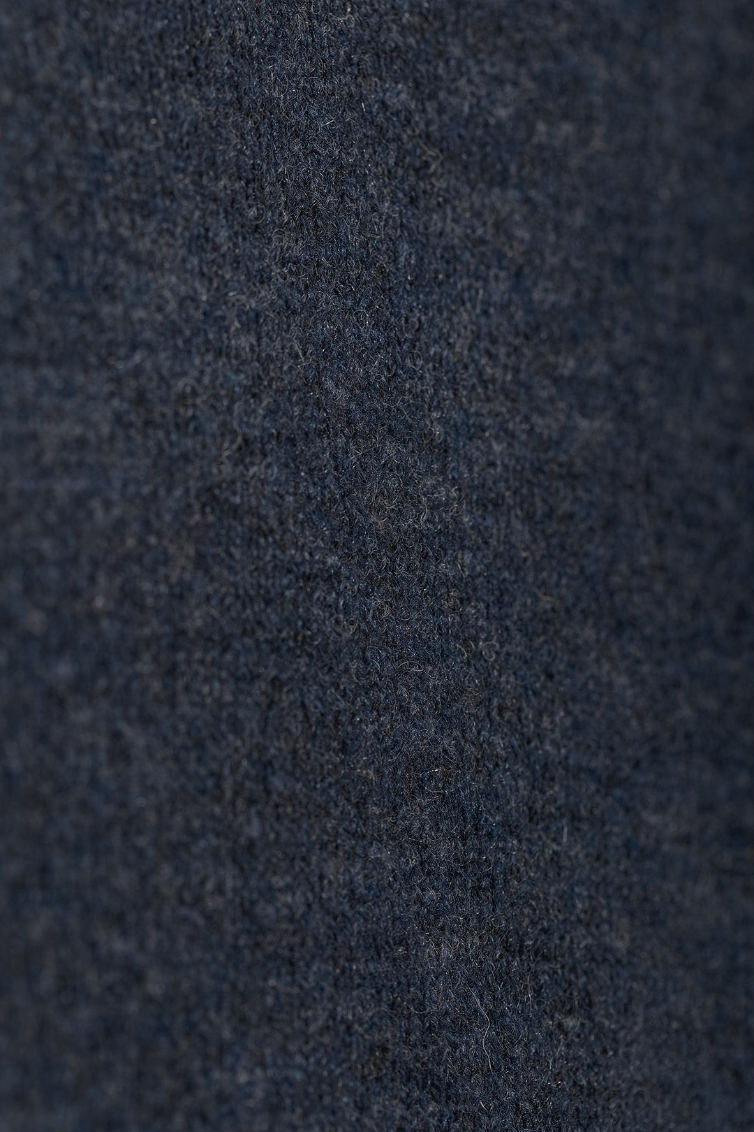 T-SHIRT COM GOLA CAIXA