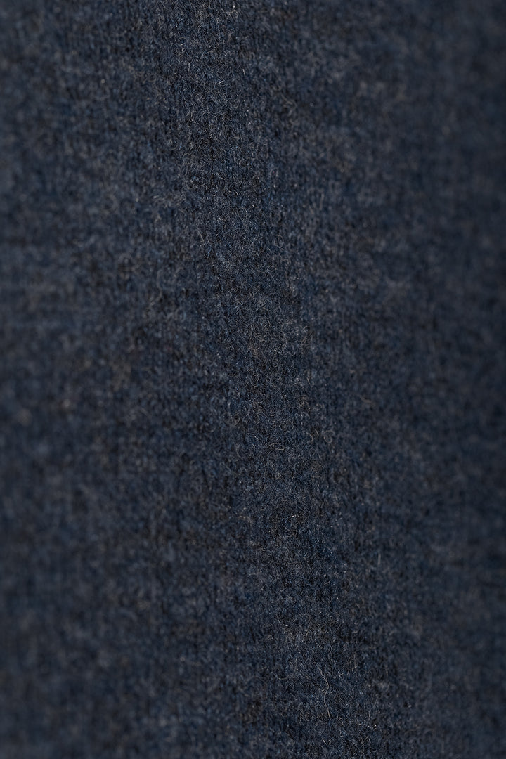 T-SHIRT COM GOLA CAIXA