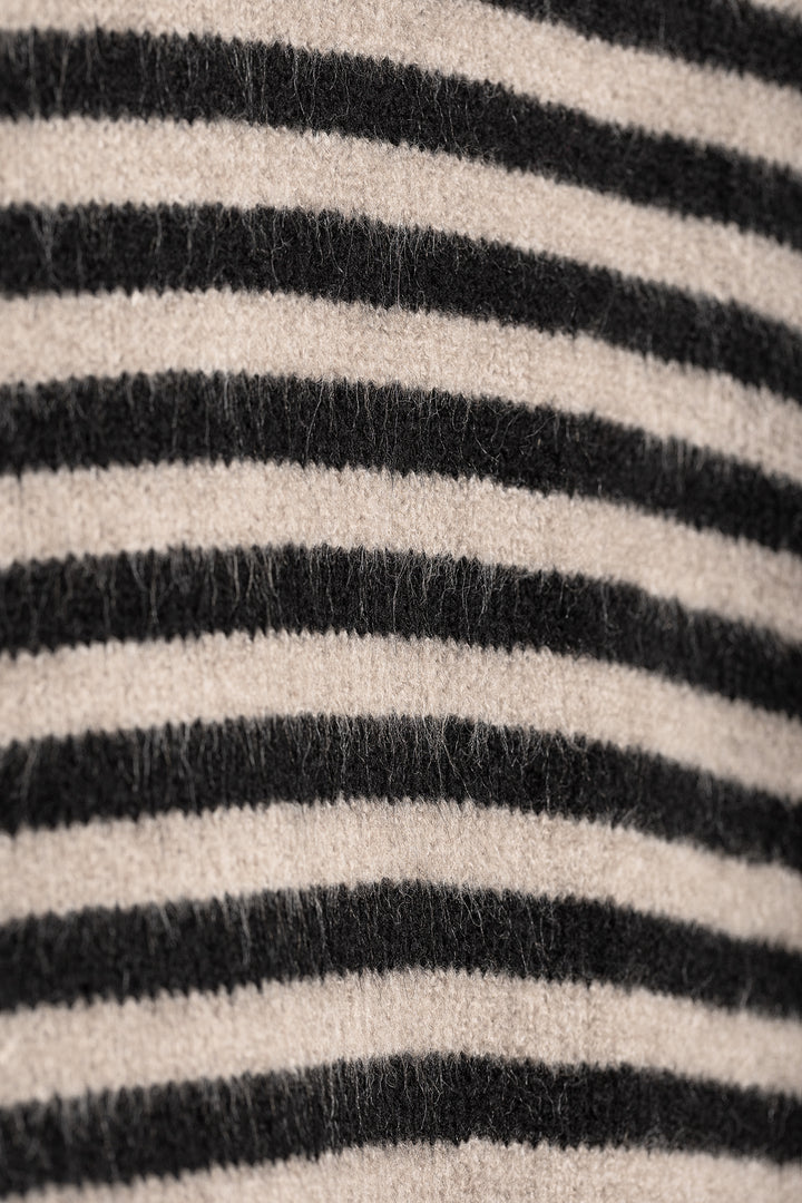 JERSEY COM GOLA BOXE LISTRADA