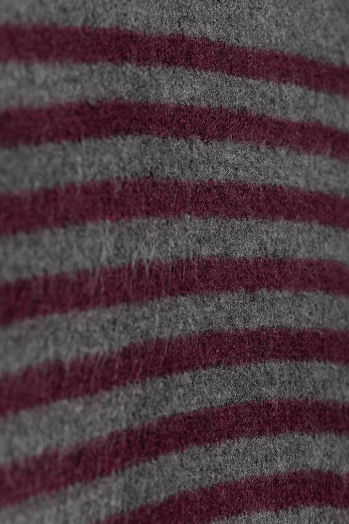 JERSEY COM GOLA BOXE LISTRADA