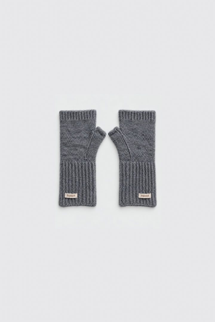 KNIT MITTENS