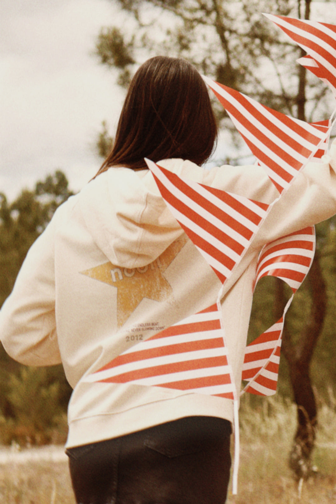 SUDADERA CAPUCHA ESTRELLA ESPALDA