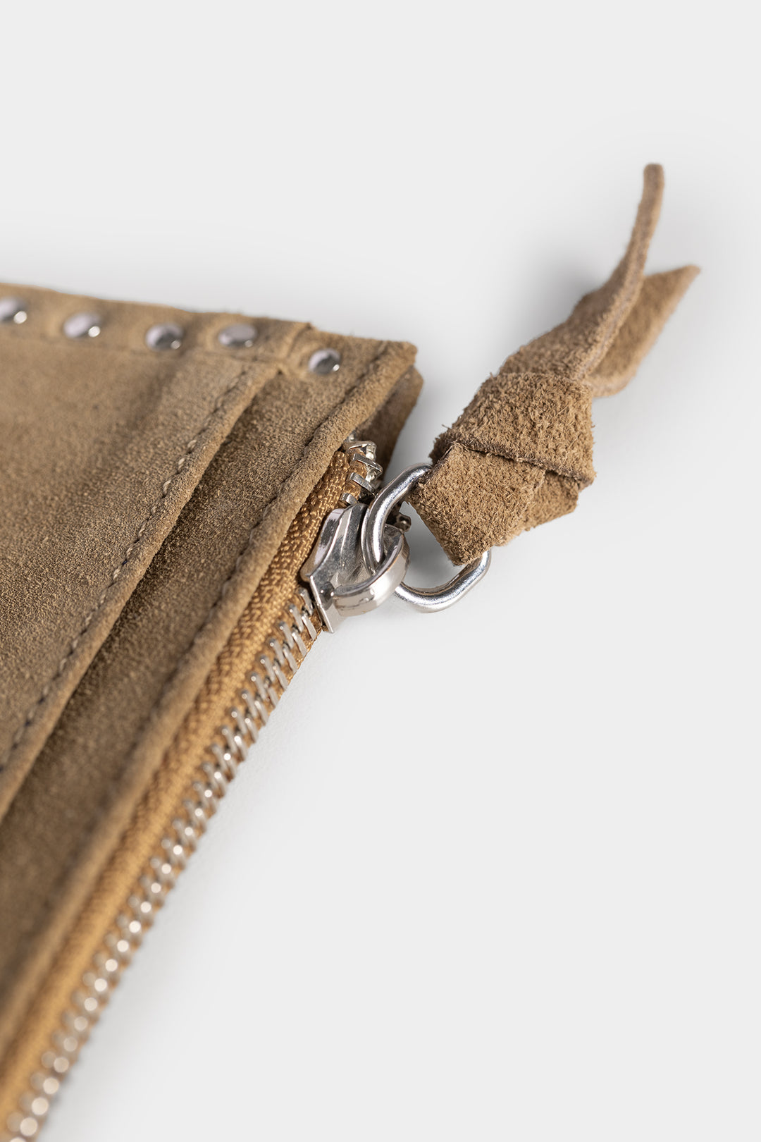 TARJETERO PIEL ANTE TACHUELAS